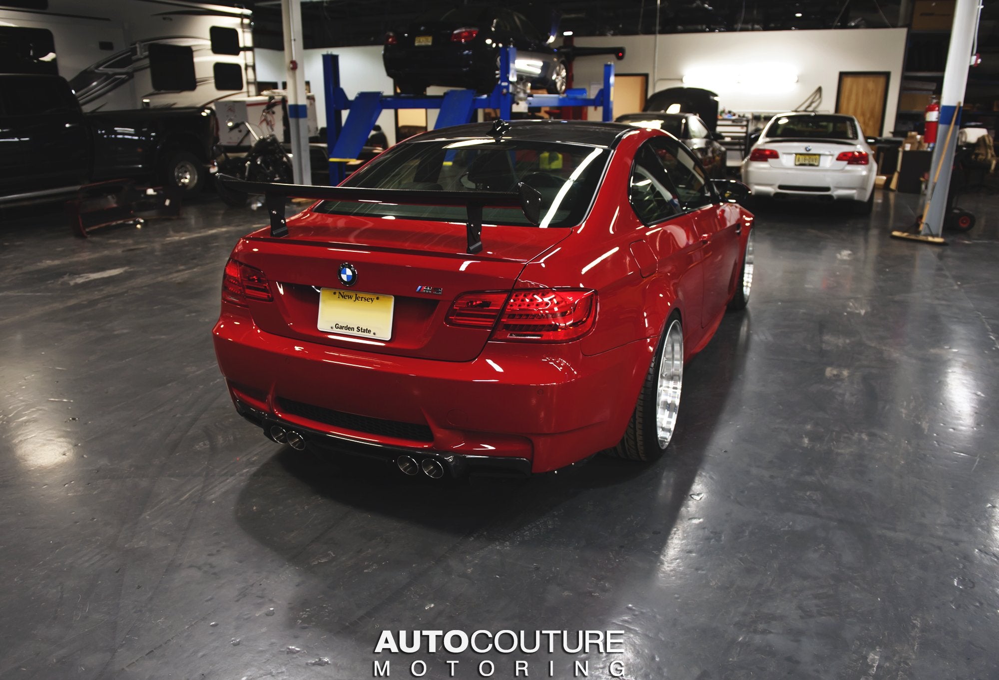 Is matte Black paint full day carbon fiber？